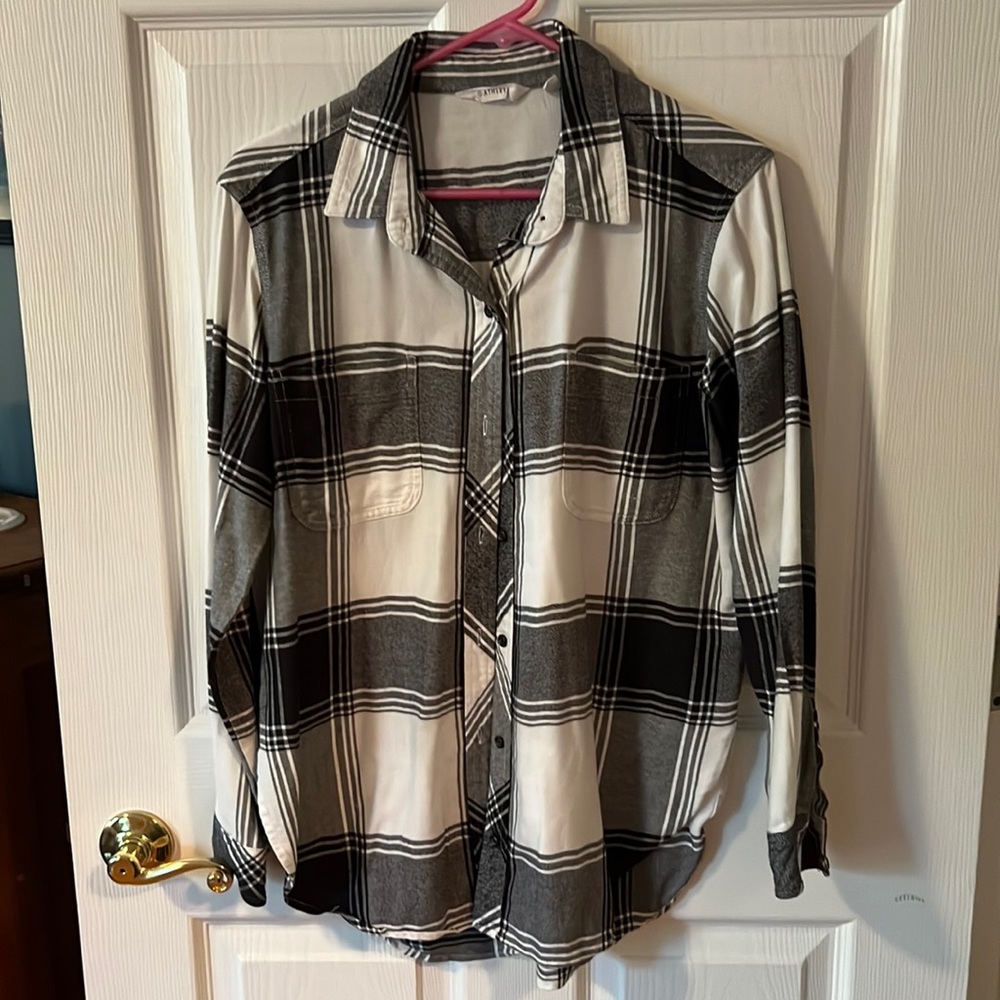 Athleta Black/White/Gray full button flannel